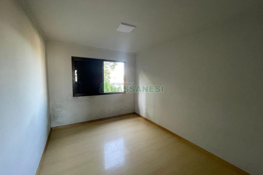 Casa com 224m², 3 dormitórios, 3 vagas, no bairro São Leopoldo em Caxias do Sul para Comprar