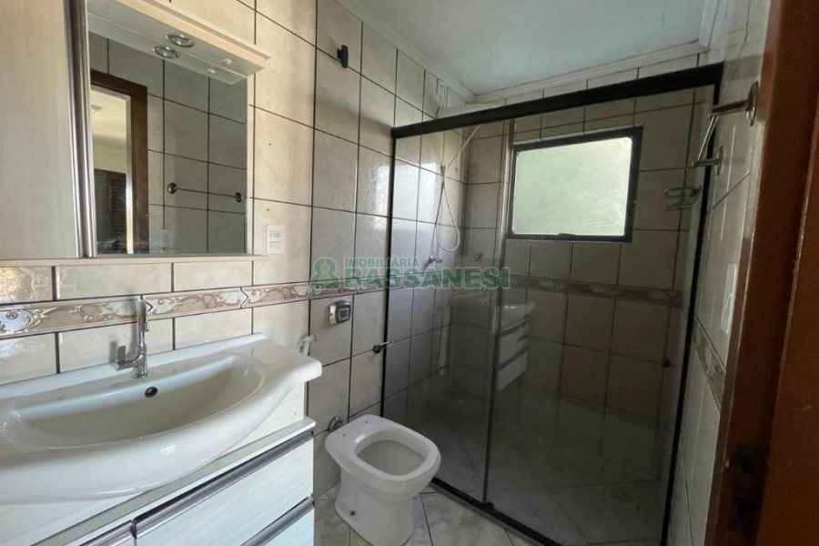 Casa com 224m², 3 dormitórios, 3 vagas, no bairro São Leopoldo em Caxias do Sul para Comprar