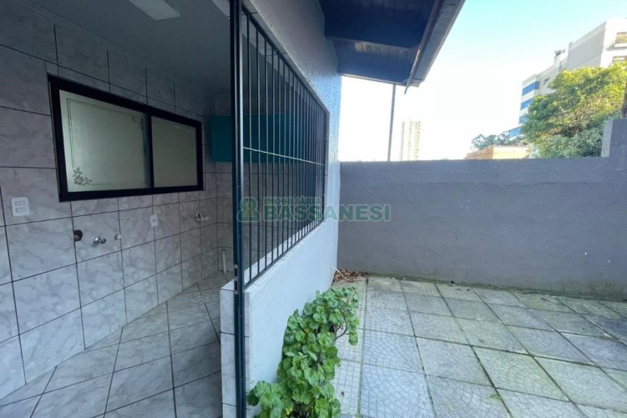 Casa com 224m², 3 dormitórios, 3 vagas, no bairro São Leopoldo em Caxias do Sul para Comprar