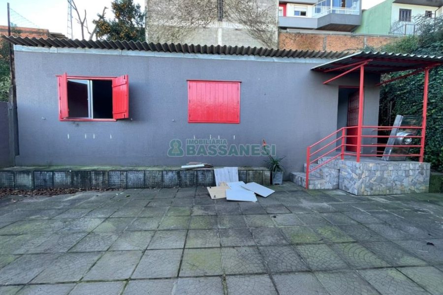 Casa com 224m², 3 dormitórios, 3 vagas, no bairro São Leopoldo em Caxias do Sul para Comprar