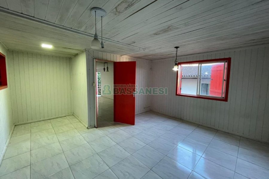 Casa com 224m², 3 dormitórios, 3 vagas, no bairro São Leopoldo em Caxias do Sul para Comprar
