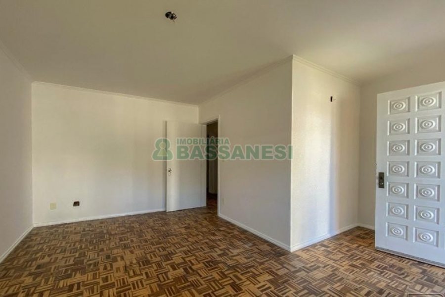 Casa com 136m², 3 dormitórios, 1 vaga, no bairro Universitário em Caxias do Sul para Alugar