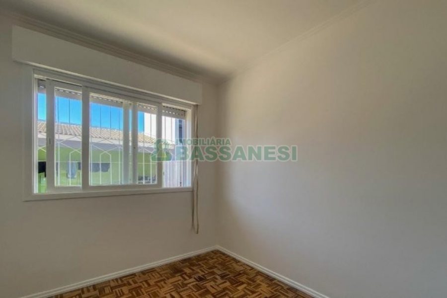 Casa com 136m², 3 dormitórios, 1 vaga, no bairro Universitário em Caxias do Sul para Alugar