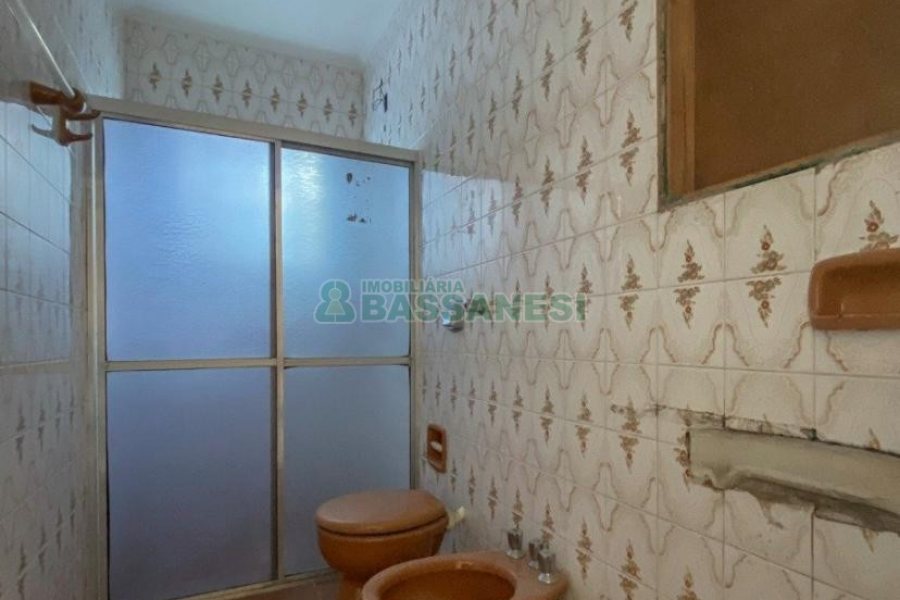 Casa com 136m², 3 dormitórios, 1 vaga, no bairro Universitário em Caxias do Sul para Alugar