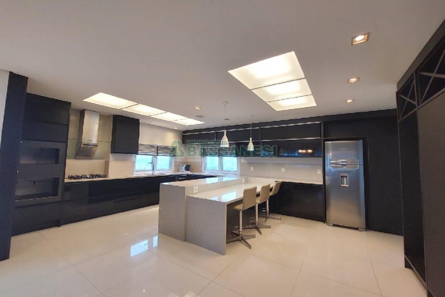 Apto Mobiliado com 393m², 5 dormitórios, 4 vagas, no bairro São Pelegrino em Caxias do Sul para Alugar