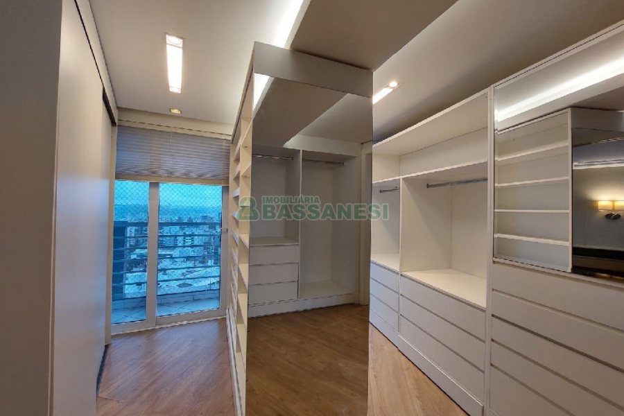 Apto Mobiliado com 393m², 5 dormitórios, 4 vagas, no bairro São Pelegrino em Caxias do Sul para Alugar