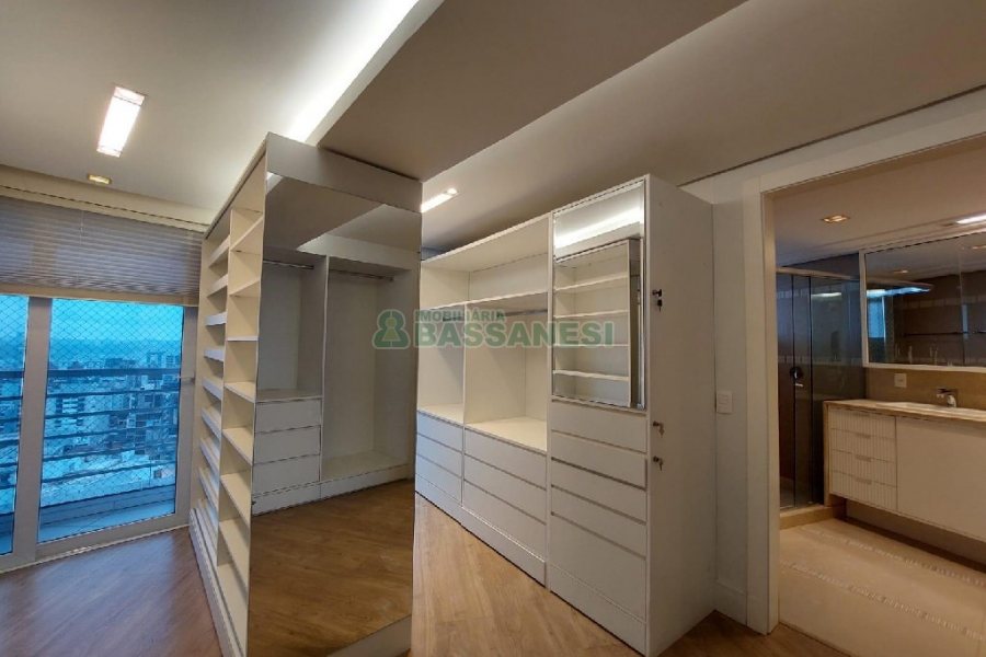 Apto Mobiliado com 393m², 5 dormitórios, 4 vagas, no bairro São Pelegrino em Caxias do Sul para Alugar