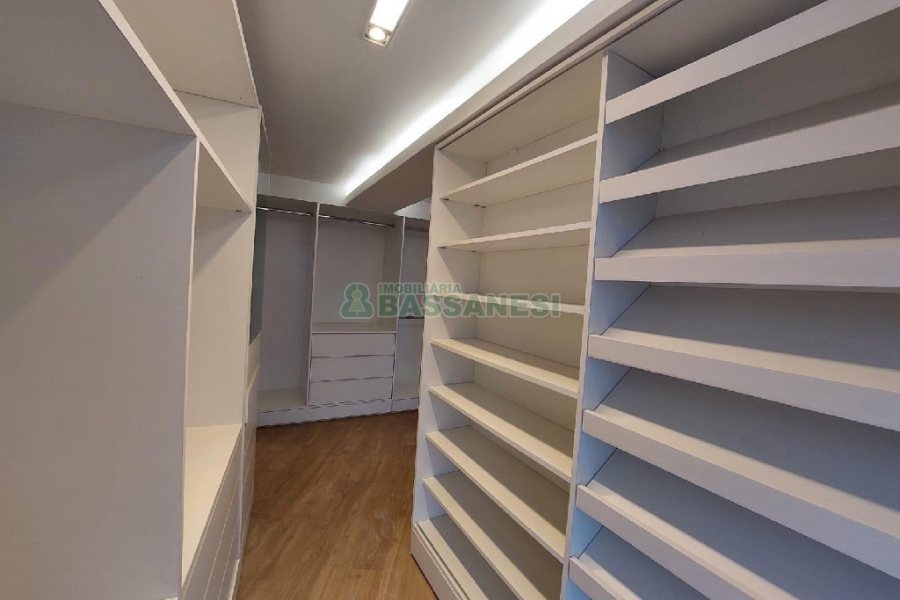 Apto Mobiliado com 393m², 5 dormitórios, 4 vagas, no bairro São Pelegrino em Caxias do Sul para Alugar