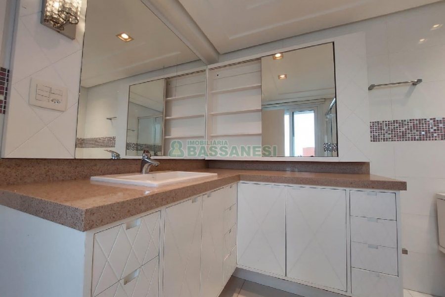 Apto Mobiliado com 393m², 5 dormitórios, 4 vagas, no bairro São Pelegrino em Caxias do Sul para Alugar