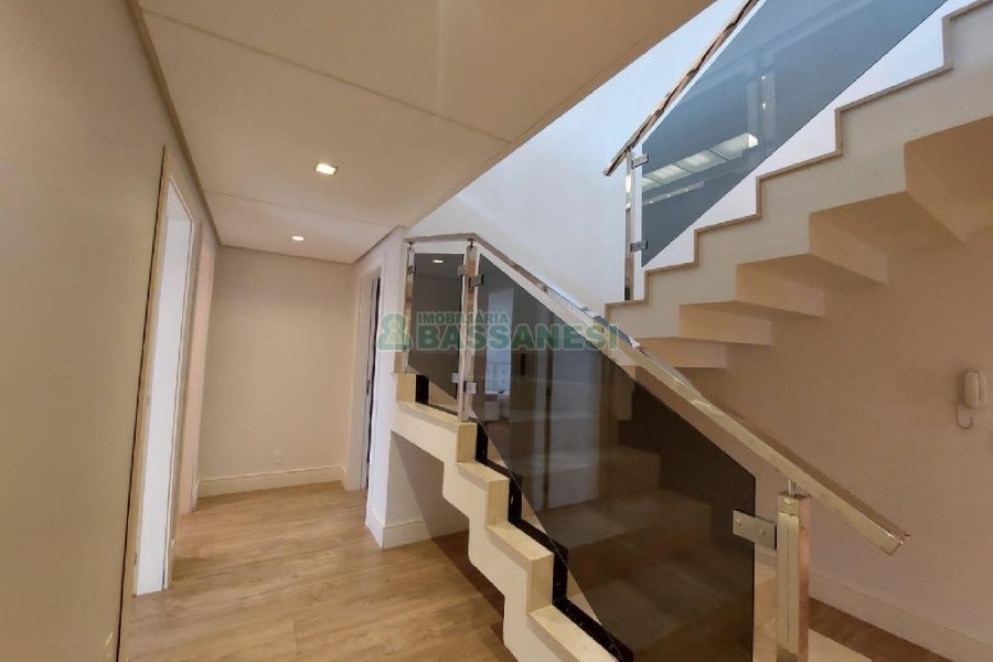 Apto Mobiliado com 393m², 5 dormitórios, 4 vagas, no bairro São Pelegrino em Caxias do Sul para Alugar