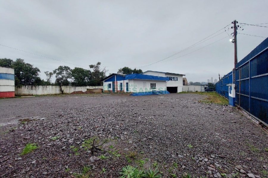 Pavilhão com 1232m², no bairro Pioneiro em Caxias do Sul para Alugar