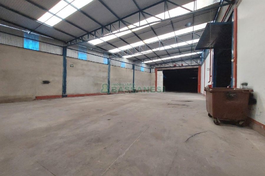 Pavilhão com 1232m², no bairro Pioneiro em Caxias do Sul para Alugar