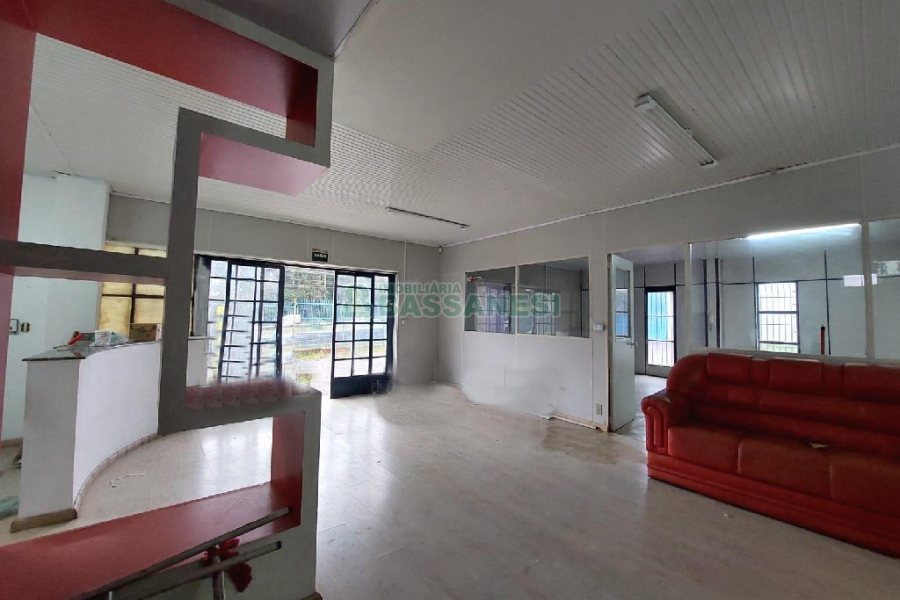 Pavilhão com 1232m², no bairro Pioneiro em Caxias do Sul para Alugar