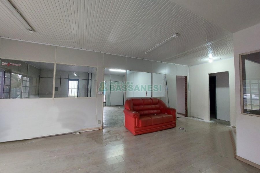 Pavilhão com 1232m², no bairro Pioneiro em Caxias do Sul para Alugar