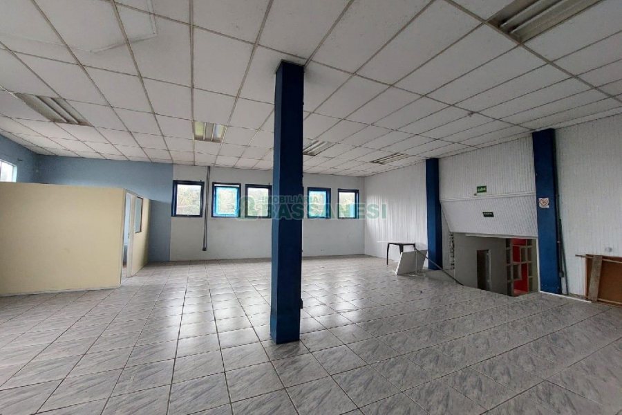 Pavilhão com 1232m², no bairro Pioneiro em Caxias do Sul para Alugar