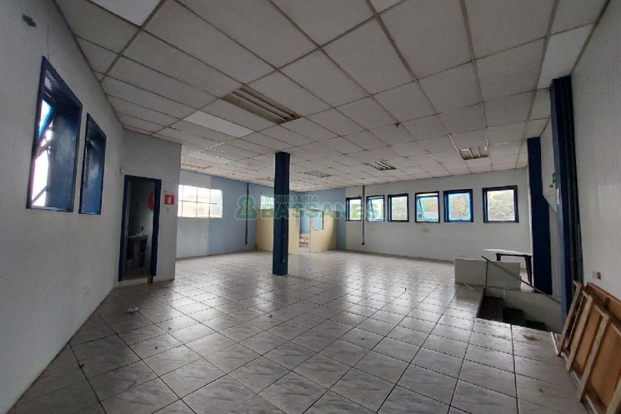 Pavilhão com 1232m², no bairro Pioneiro em Caxias do Sul para Alugar