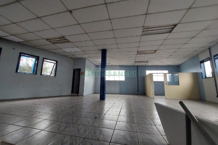 Pavilhão com 1232m², no bairro Pioneiro em Caxias do Sul para Alugar