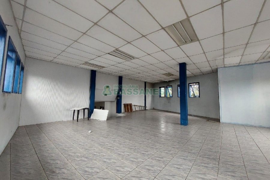 Pavilhão com 1232m², no bairro Pioneiro em Caxias do Sul para Alugar