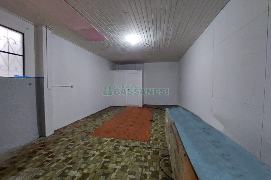 Pavilhão com 1232m², no bairro Pioneiro em Caxias do Sul para Alugar