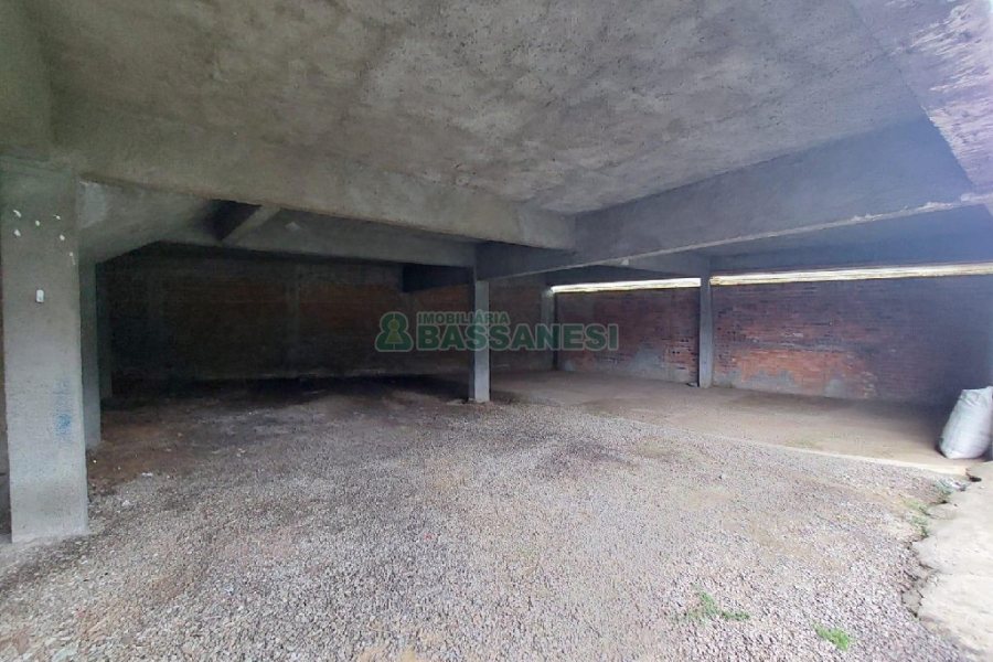 Pavilhão com 1232m², no bairro Pioneiro em Caxias do Sul para Alugar