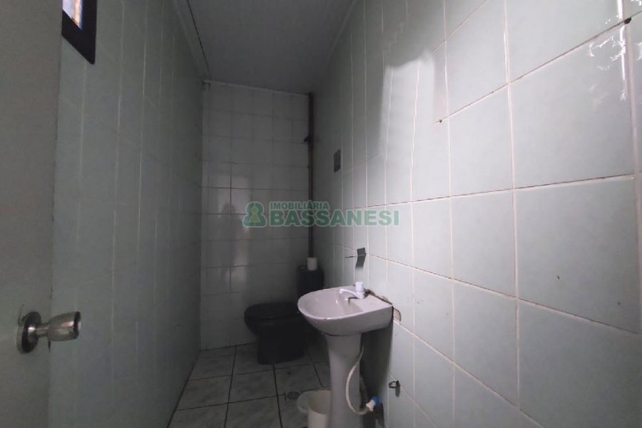 Pavilhão com 1232m², no bairro Pioneiro em Caxias do Sul para Alugar