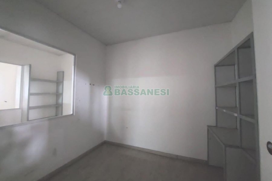 Pavilhão com 1232m², no bairro Pioneiro em Caxias do Sul para Alugar