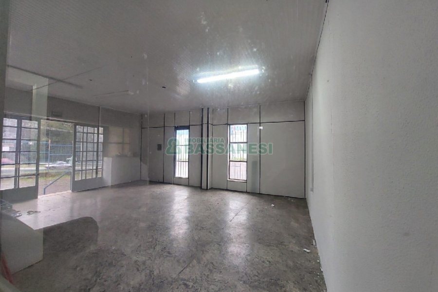 Pavilhão com 1232m², no bairro Pioneiro em Caxias do Sul para Alugar