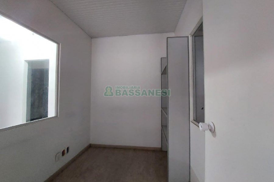 Pavilhão com 1232m², no bairro Pioneiro em Caxias do Sul para Alugar