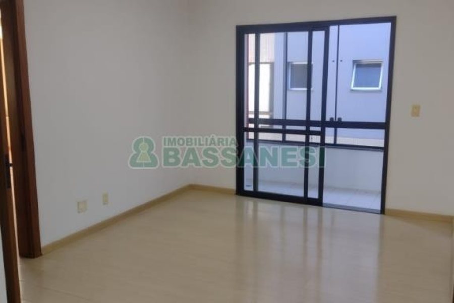 Apartamento com 90m², 3 dormitórios, 2 vagas, no bairro Colina Sorriso em Caxias do Sul para Comprar
