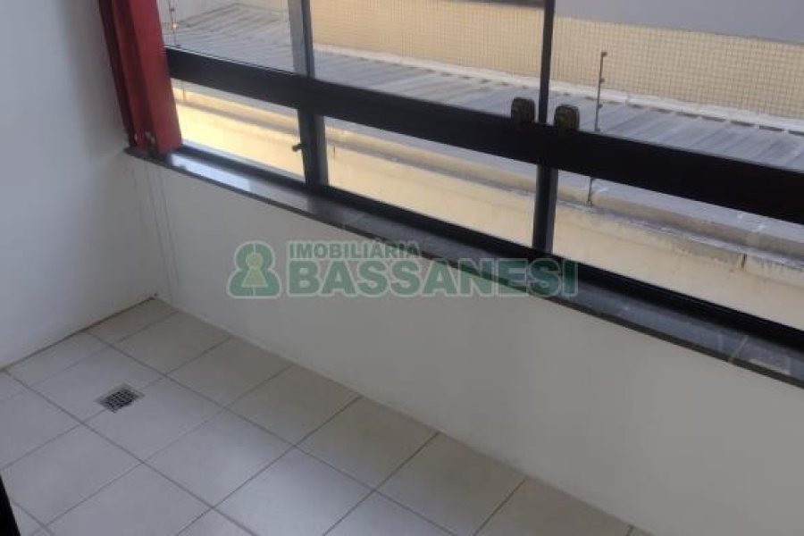 Apartamento com 90m², 3 dormitórios, 2 vagas, no bairro Colina Sorriso em Caxias do Sul para Comprar