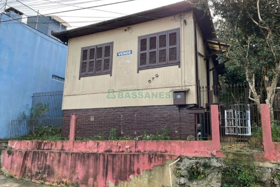 Casa com 45m², 2 dormitórios, no bairro Rio Branco em Caxias do Sul para Comprar