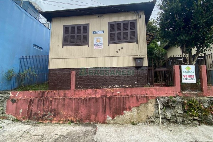 Casa com 45m², 2 dormitórios, no bairro Rio Branco em Caxias do Sul para Comprar