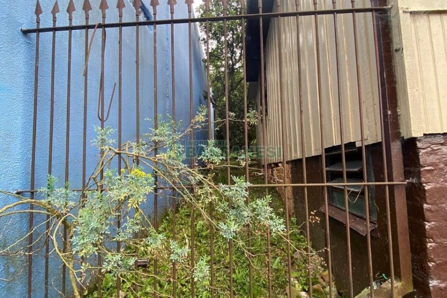 Casa com 45m², 2 dormitórios, no bairro Rio Branco em Caxias do Sul para Comprar