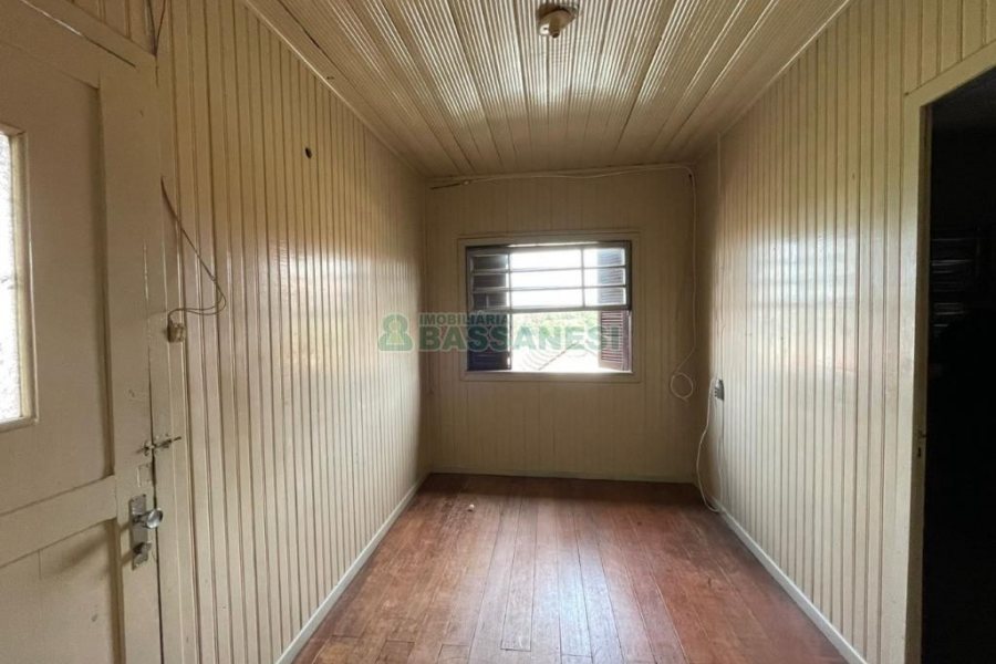 Casa com 45m², 2 dormitórios, no bairro Rio Branco em Caxias do Sul para Comprar