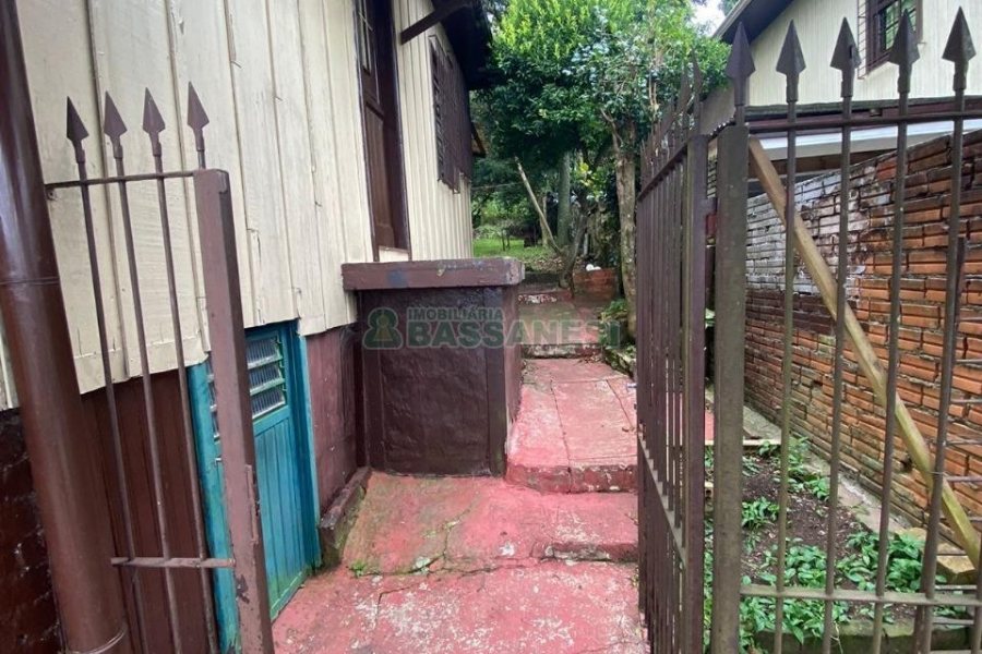 Casa com 45m², 2 dormitórios, no bairro Rio Branco em Caxias do Sul para Comprar