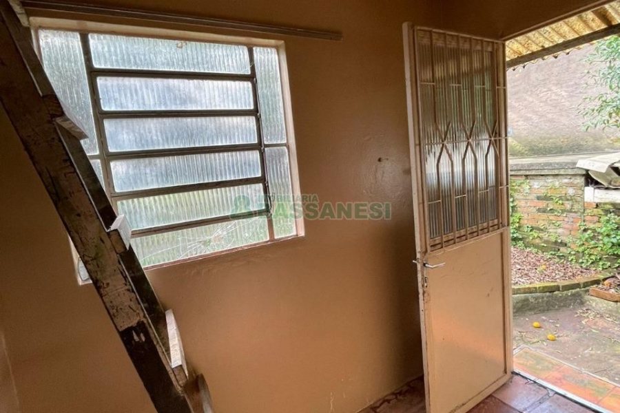 Casa com 45m², 2 dormitórios, no bairro Rio Branco em Caxias do Sul para Comprar