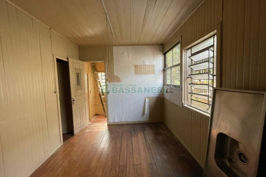 Casa com 45m², 2 dormitórios, no bairro Rio Branco em Caxias do Sul para Comprar