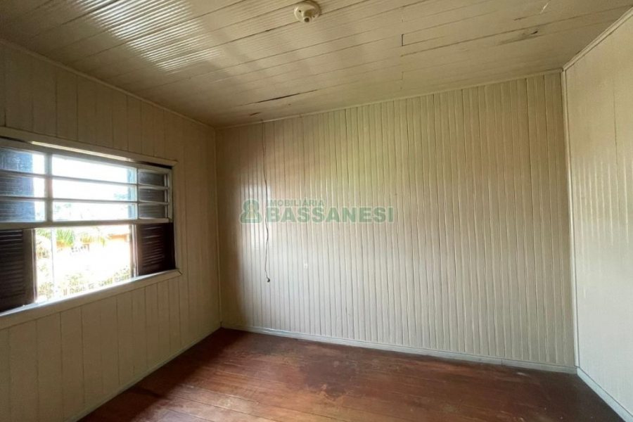 Casa com 45m², 2 dormitórios, no bairro Rio Branco em Caxias do Sul para Comprar