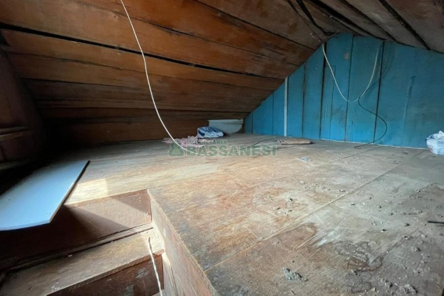 Casa com 45m², 2 dormitórios, no bairro Rio Branco em Caxias do Sul para Comprar