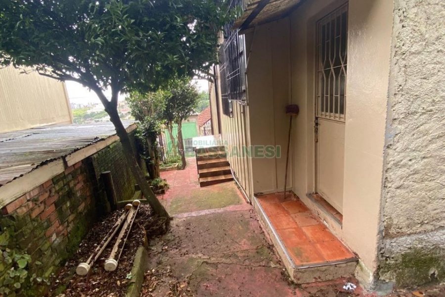 Casa com 45m², 2 dormitórios, no bairro Rio Branco em Caxias do Sul para Comprar