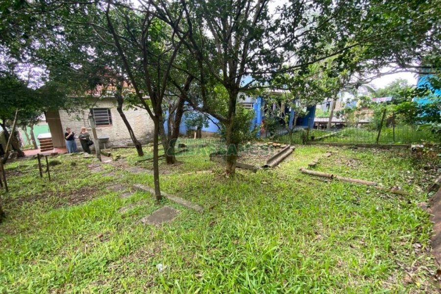 Casa com 45m², 2 dormitórios, no bairro Rio Branco em Caxias do Sul para Comprar