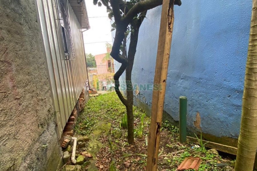 Casa com 45m², 2 dormitórios, no bairro Rio Branco em Caxias do Sul para Comprar