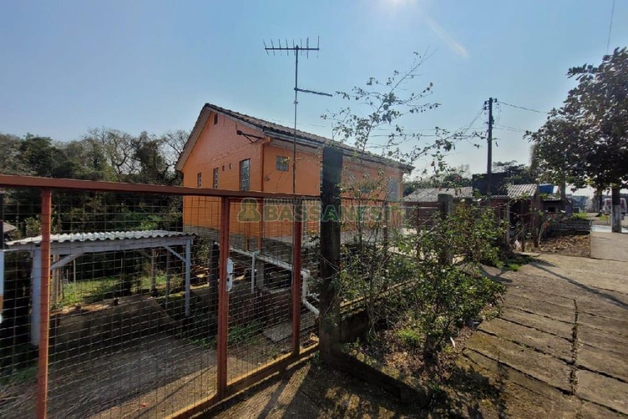 Casa com 113m², 2 dormitórios, 1 vaga, no bairro Desvio Rizzo em Caxias do Sul para Comprar