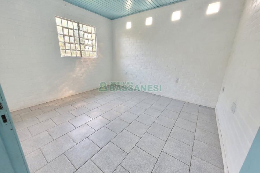 Casa com 113m², 2 dormitórios, 1 vaga, no bairro Desvio Rizzo em Caxias do Sul para Comprar