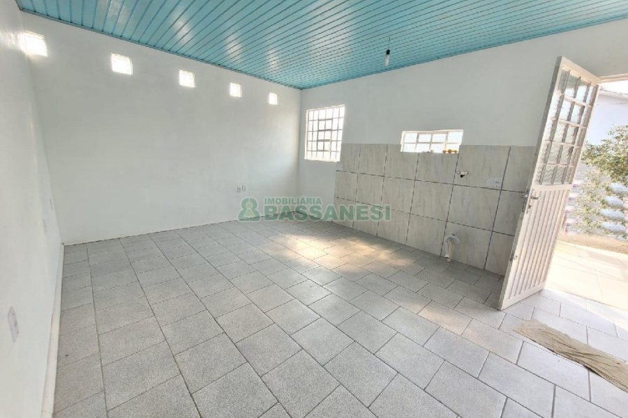 Casa com 113m², 2 dormitórios, 1 vaga, no bairro Desvio Rizzo em Caxias do Sul para Comprar