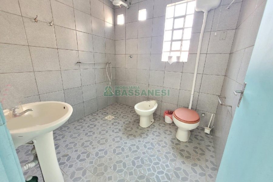 Casa com 113m², 2 dormitórios, 1 vaga, no bairro Desvio Rizzo em Caxias do Sul para Comprar