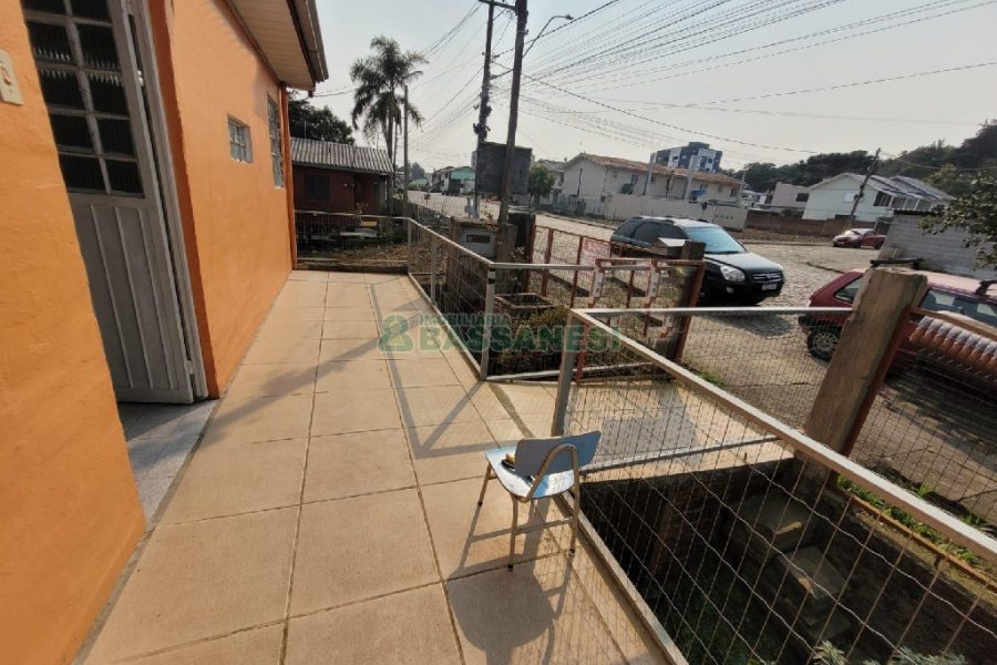 Casa com 113m², 2 dormitórios, 1 vaga, no bairro Desvio Rizzo em Caxias do Sul para Comprar