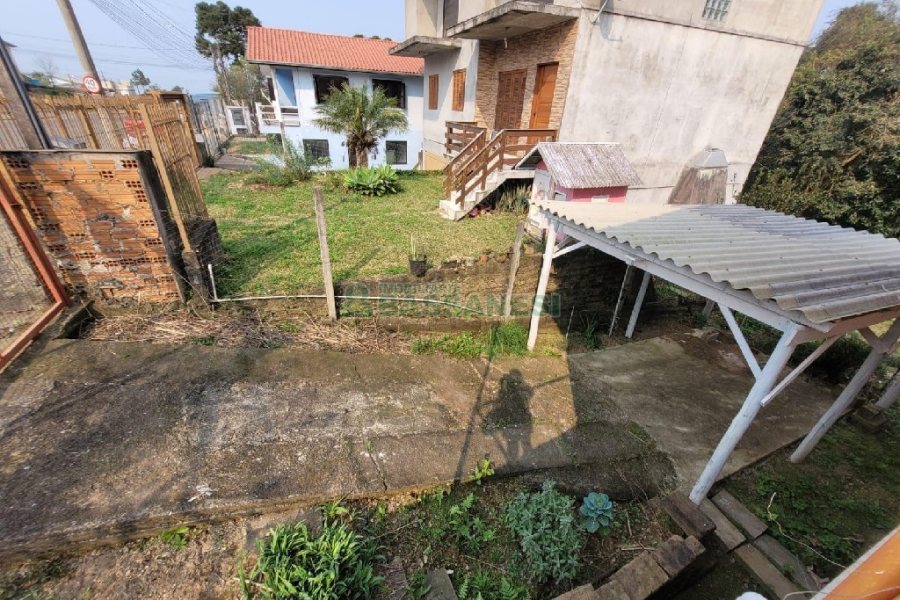 Casa com 113m², 2 dormitórios, 1 vaga, no bairro Desvio Rizzo em Caxias do Sul para Comprar