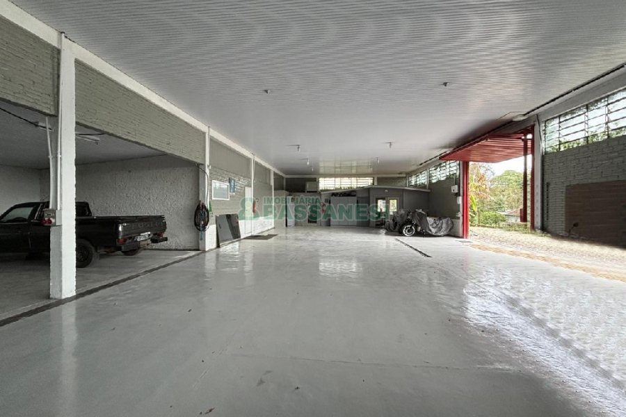 Pavilhão com 450m², no bairro Bela Vista em Caxias do Sul para Alugar