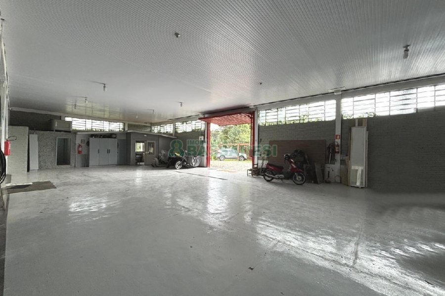 Pavilhão com 450m², no bairro Bela Vista em Caxias do Sul para Alugar
